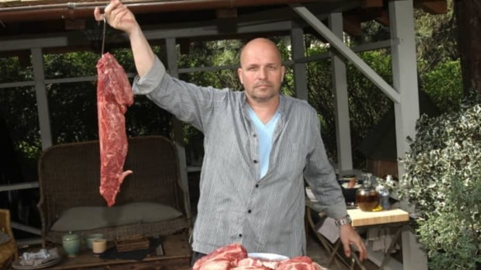 Šéf na grilu - Zdeněk s masem na háku